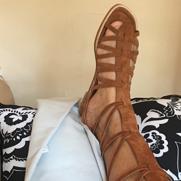 Manolo Blahnik thigh high gladiator sandals - Picture 3 of 5