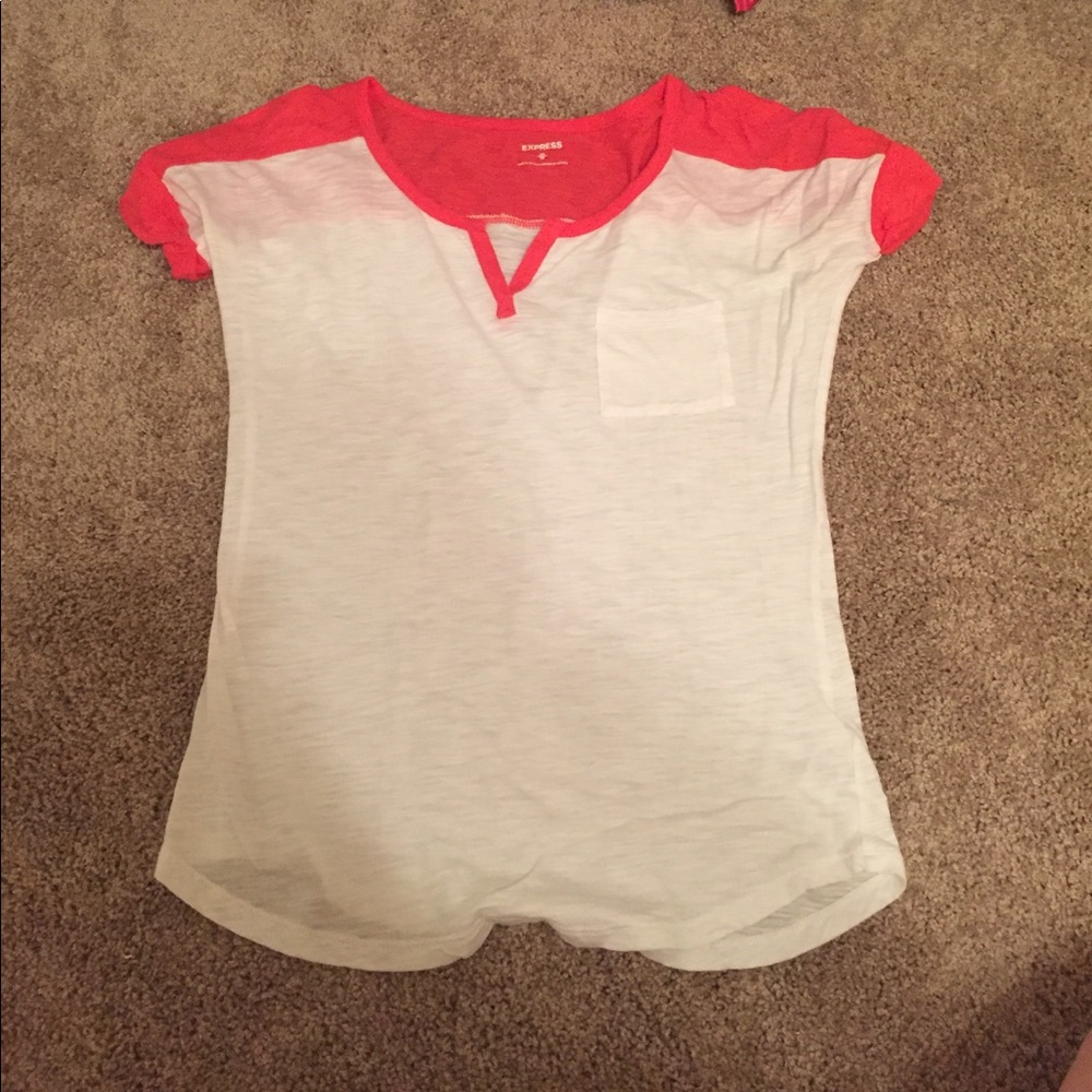 Express white salmon colored V-neck