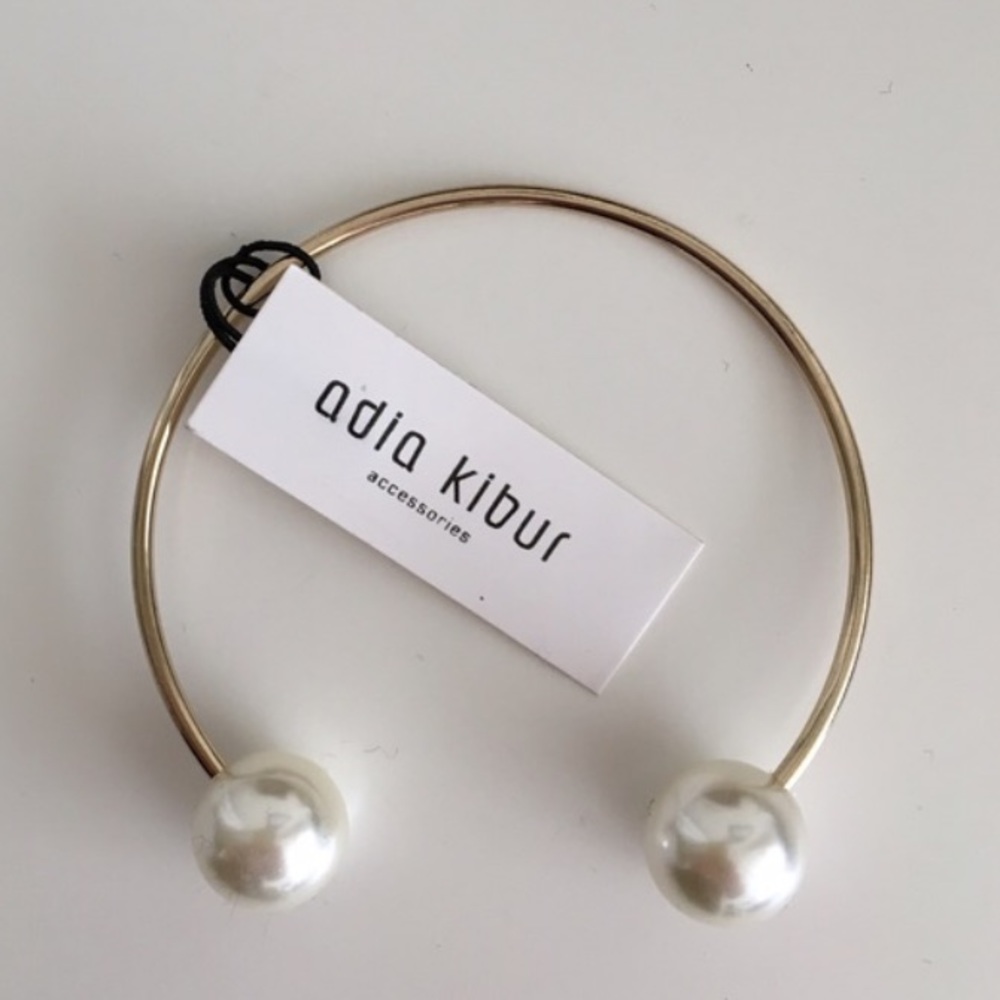 Pearl-ended Bangle