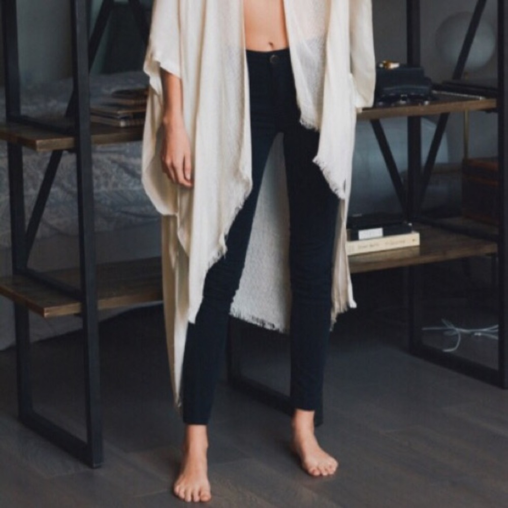 Open grid frayed kimono/cardigan 🥂host pick - Picture 5 of 8