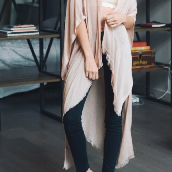 Open grid frayed kimono/cardigan 🥂host pick - Picture 4 of 8