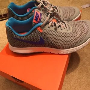 Nike flex experience RN 5 running shoes. Size 8.5