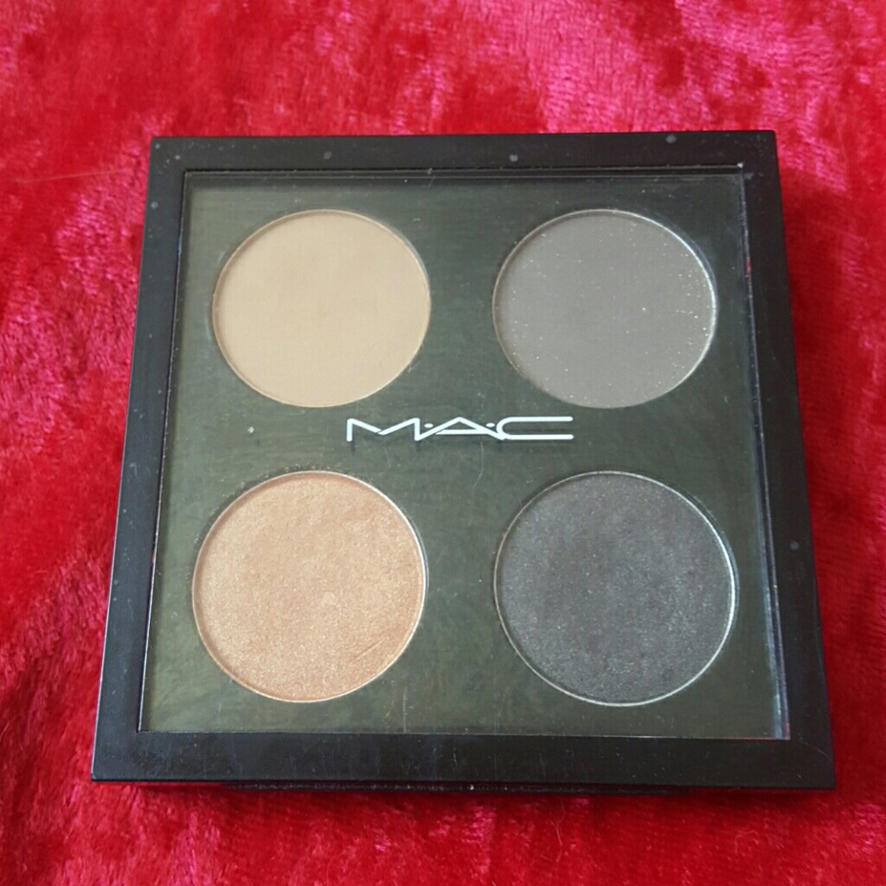 SALE MAC Fabulous Felines LE Palette