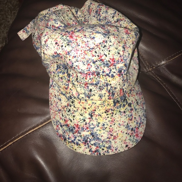 Pok-a- dot hat from forever 21 - Picture 1 of 3