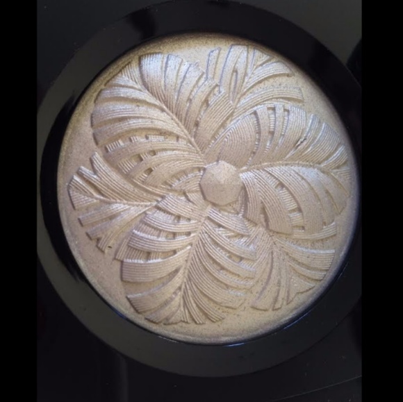 CHANEL De Plumes LIMITED EDITION highlighter - Picture 2 of 2