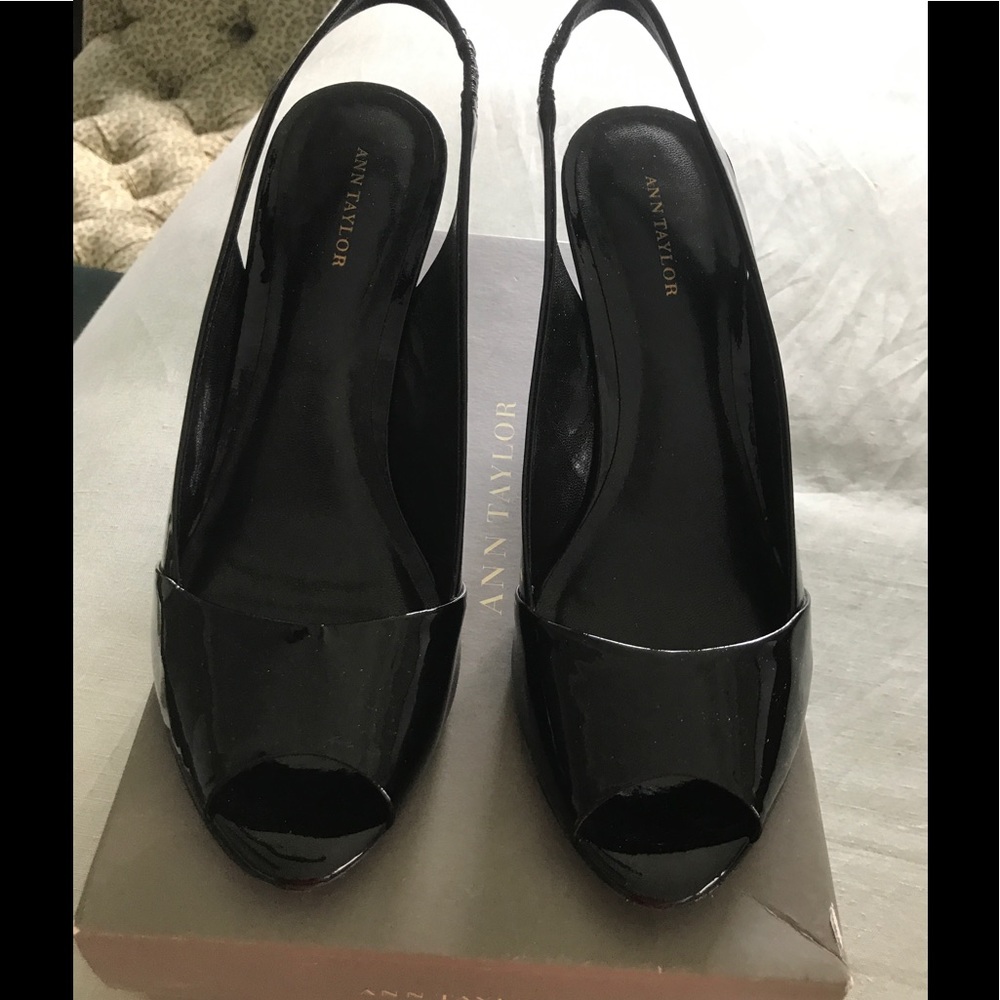 Ann Taylor chunky black patent sling back