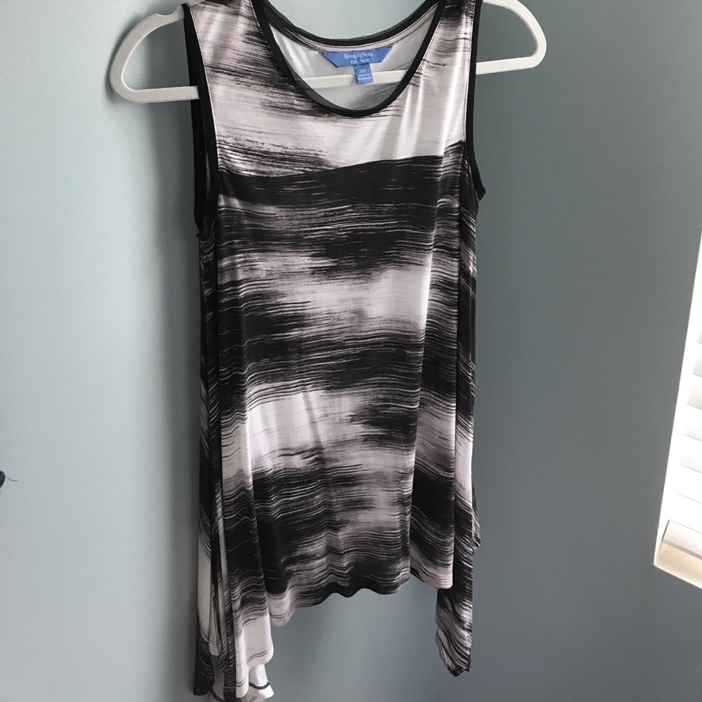 Simply Vera sleeveless tunic top