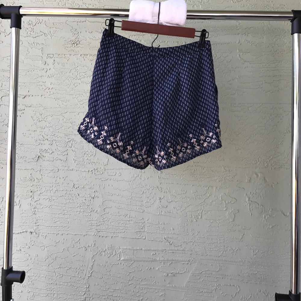 Patterned Shorts - Picture 3 of 4