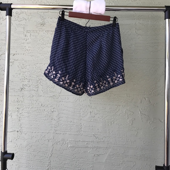 Patterned Shorts - Picture 3 of 4