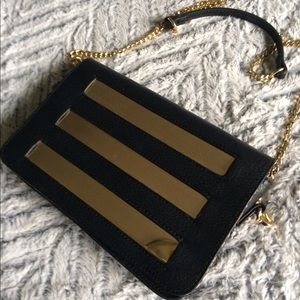 Black clutch
