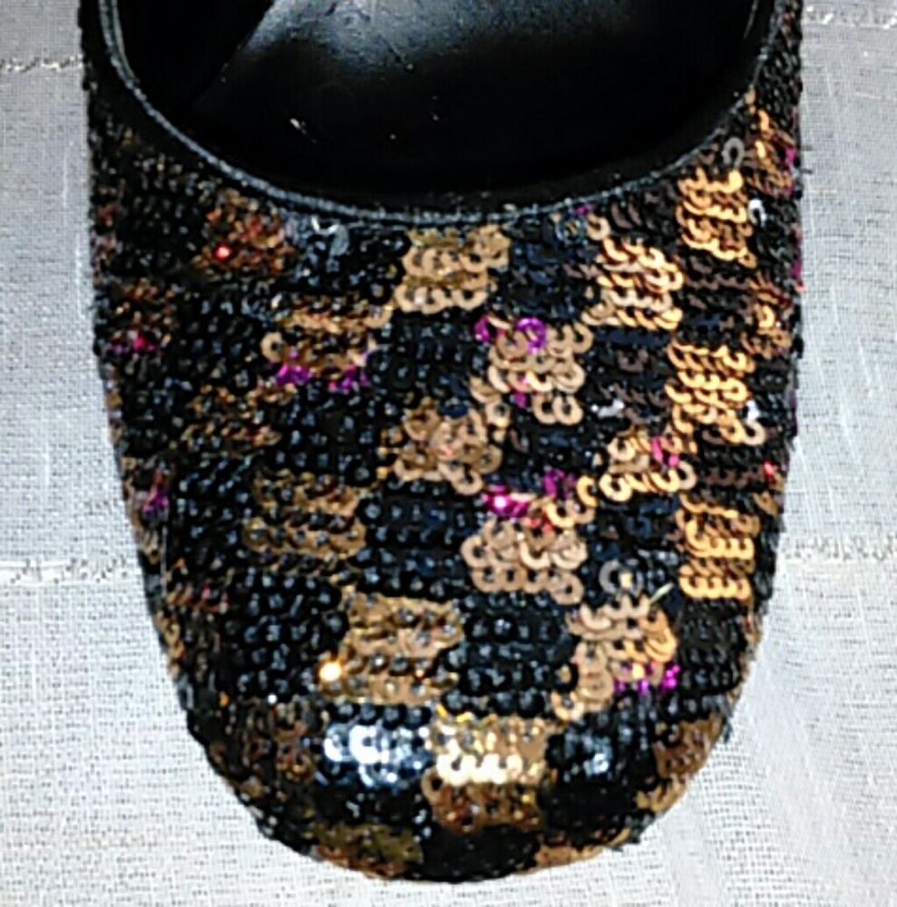 Shoes - Picture 2 of 7