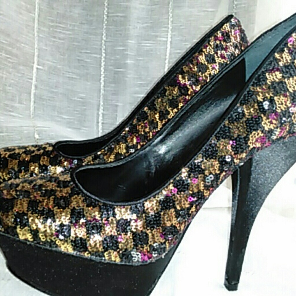 Shoes - Picture 3 of 7