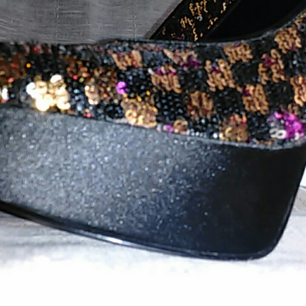 Shoes - Picture 4 of 7