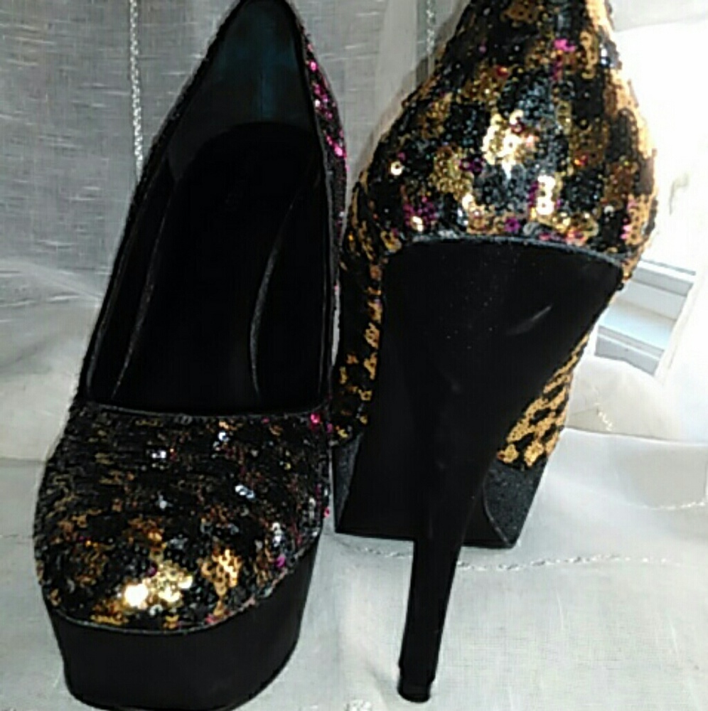 Shoes - Picture 5 of 7