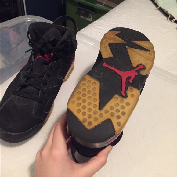 Varsity Red 6's Air Jordan - Picture 2 of 3
