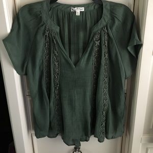 Cotton gauze v neck blouse with venise lace trim