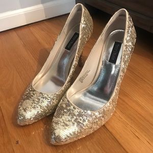 NEVER BEEN WORN! Gold Sequin Heel