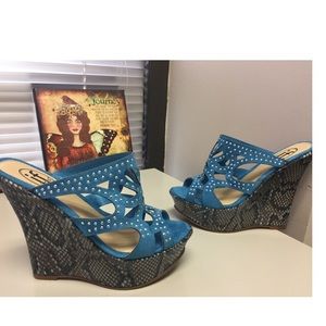 Snake skin wedges
