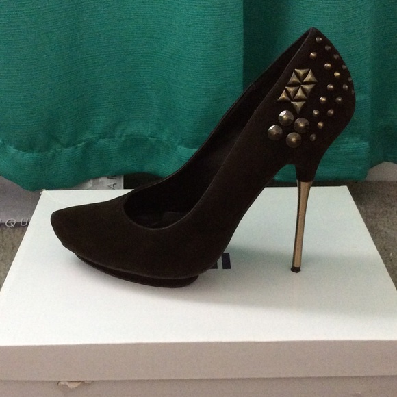 Brown heels with bronze studs - Picture 1 of 2