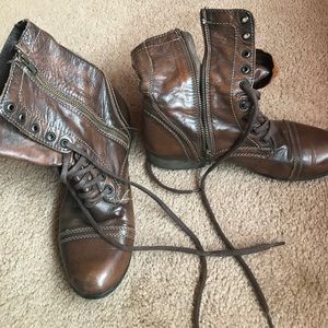 EUC ☀️ STEVE MADDEN "TROOPA" BOOTIES!!