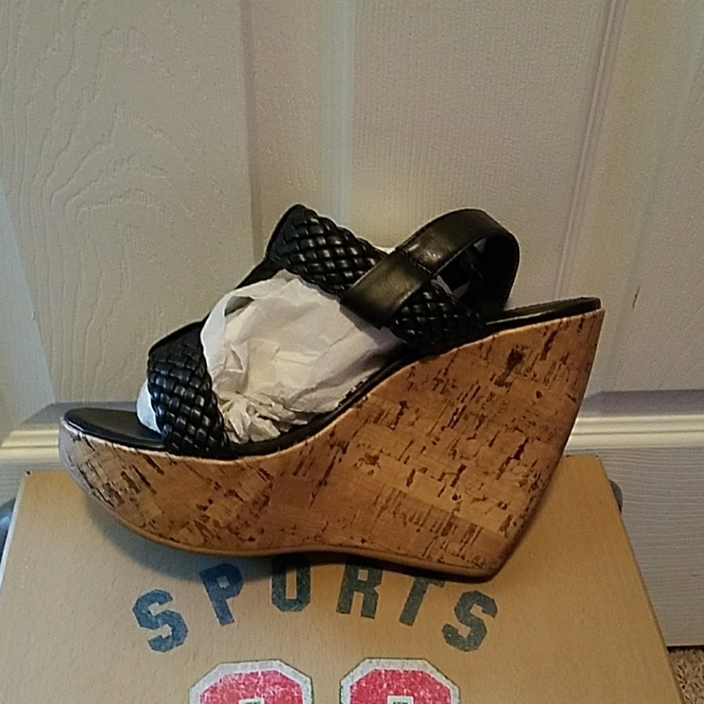 Black Wedge