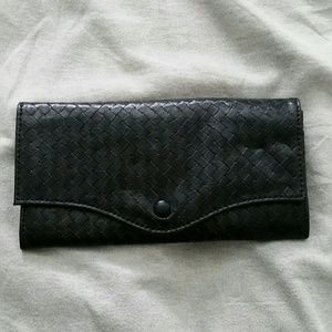 UO Black wallet