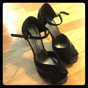 Velvet and leather black heels