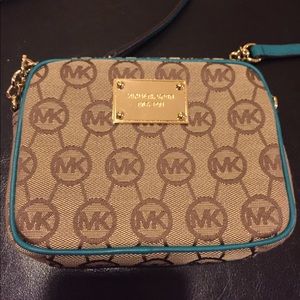 PRICE DROP! Michael kors crossbody