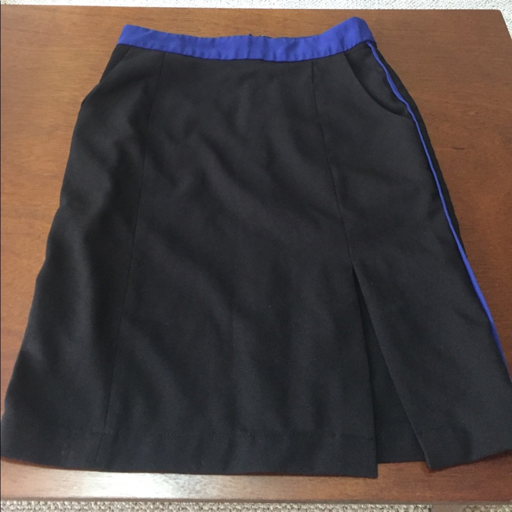 Sleek pencil skirt with slit