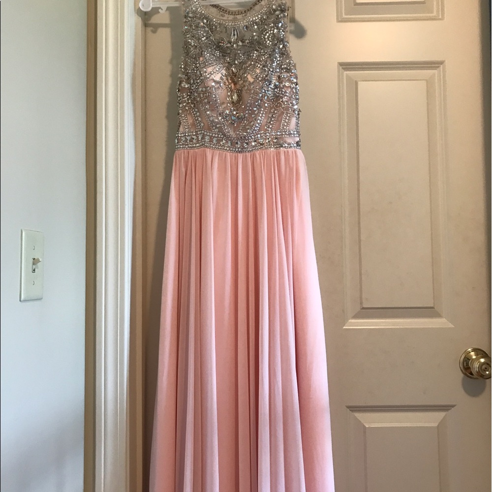 Pink Prom dress!! Size: small, or 2 to 4