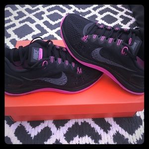 WMNS Nike Lunarglide
