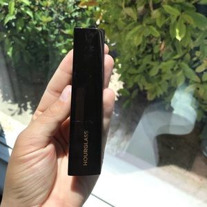 Hourglass Vanish Foundation