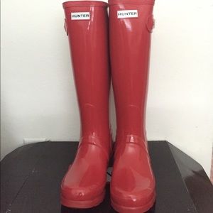 Hunter boots. Pillar box red. . Tall. Gloss.  NIB
