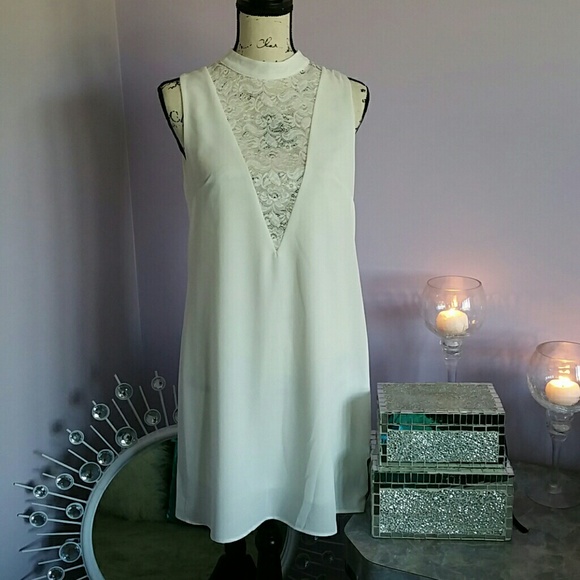 ▪️white dress with lace detail▪️ - Picture 2 of 7