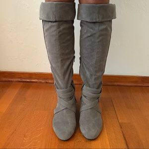 Tall foldable gray boots