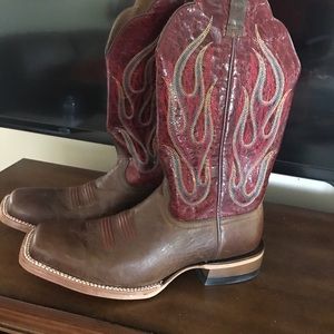 Beautiful Ariat Cowboy Boots