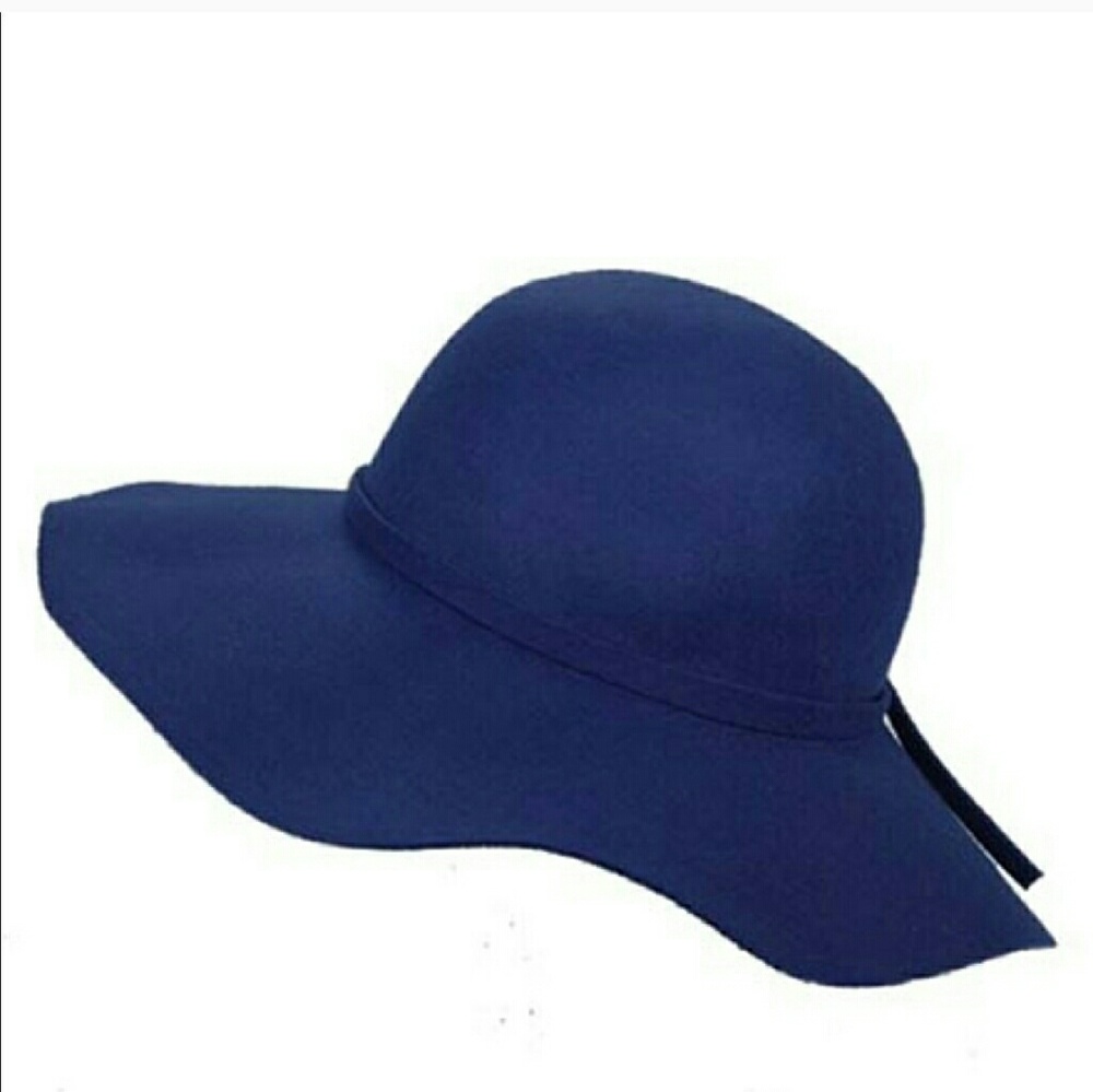 Last 2▪️floppy brimmed hat▪️