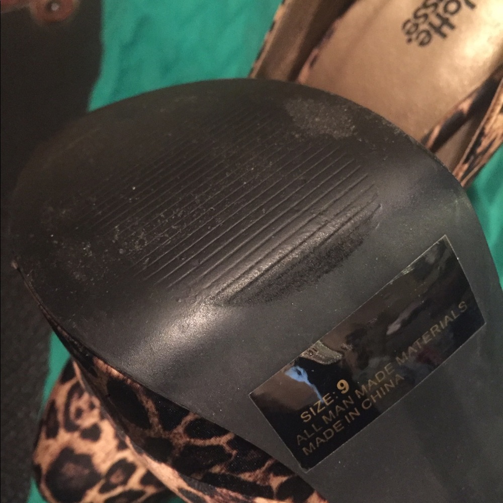 leopard print Charlotte Russe Pumps. - Picture 4 of 4