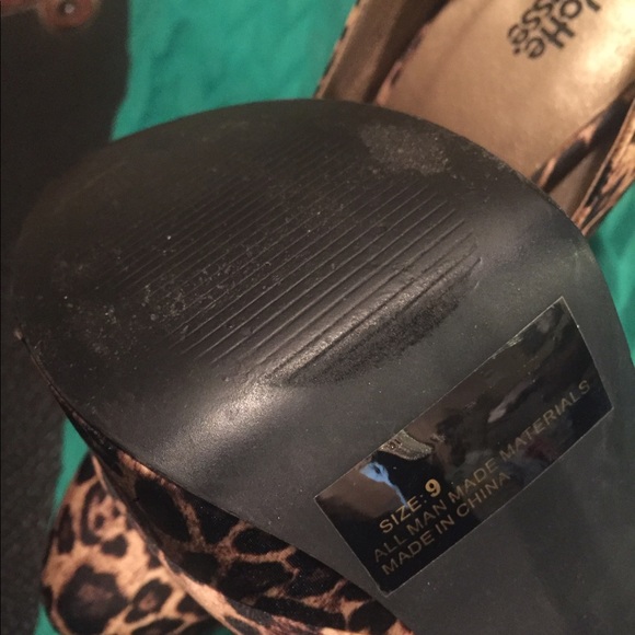 leopard print Charlotte Russe Pumps. - Picture 4 of 4