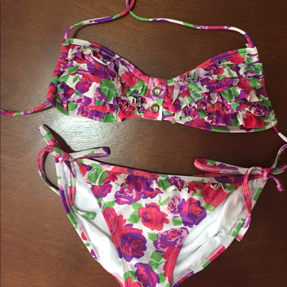 Floral ruffly bikini