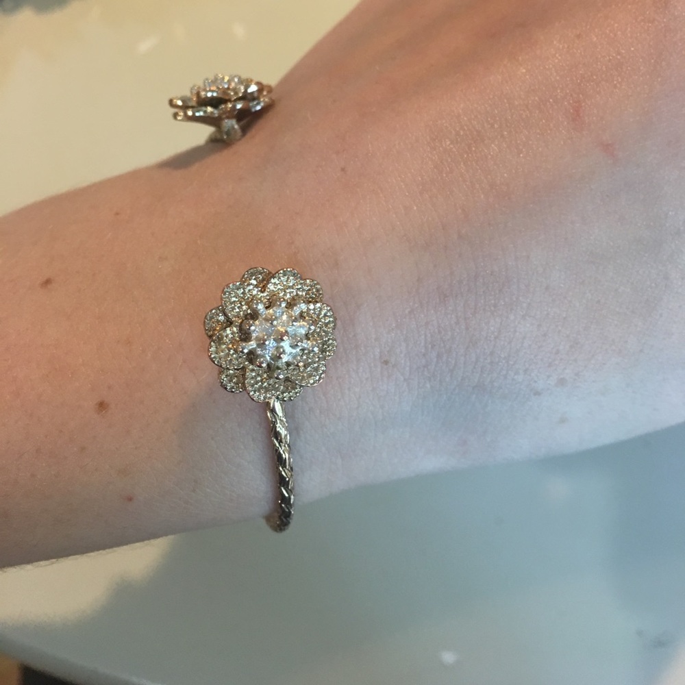 Flower bangle