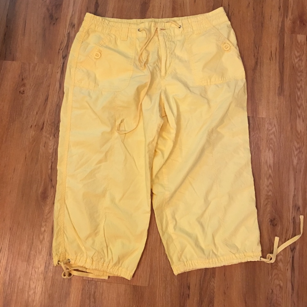 🔥Yellow capris🔥