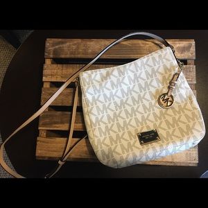 Michael Kors Crossbody. Like brand new!