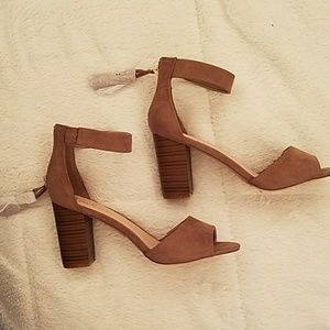 Lulu's Zoey Taupe heels