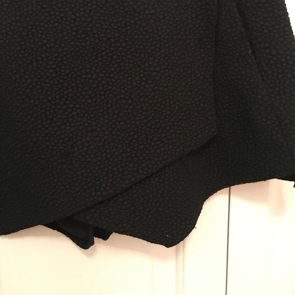 Textured mini skort - Picture 3 of 5