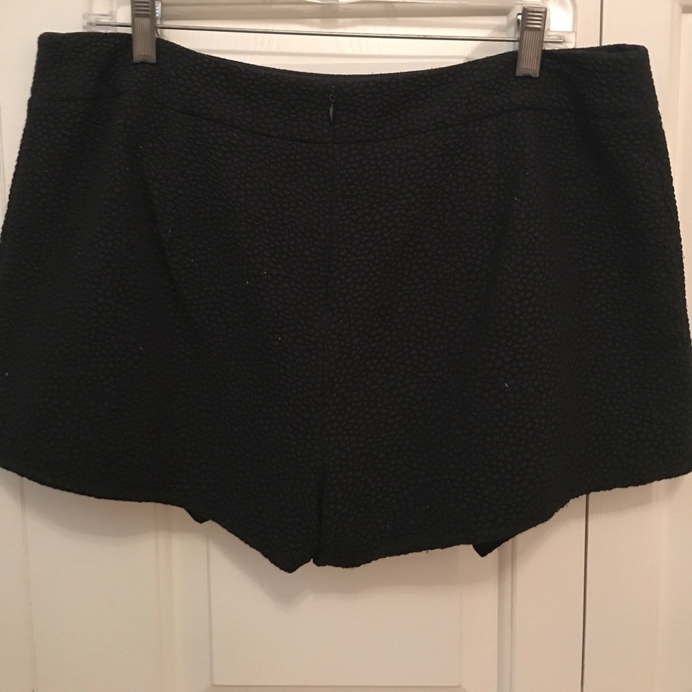 Textured mini skort - Picture 4 of 5