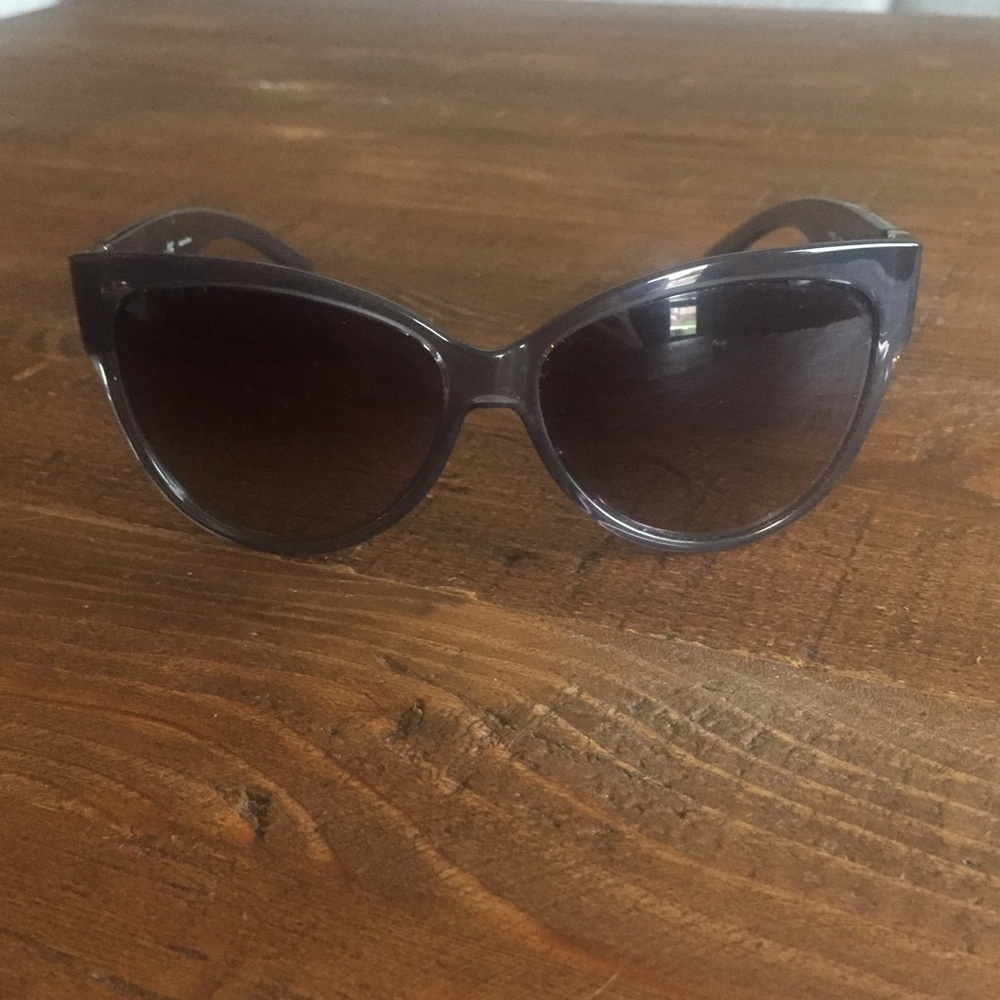 2hr SALE ⭐️ Tory Burch Cat Eye Sunglasses - Gray