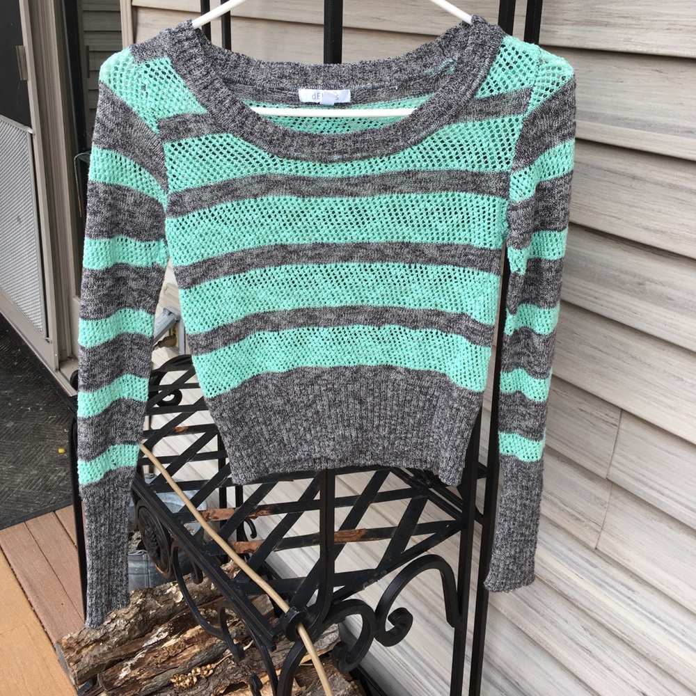 NWOT delia's sweater crop top