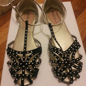 Flat sandals with cute design