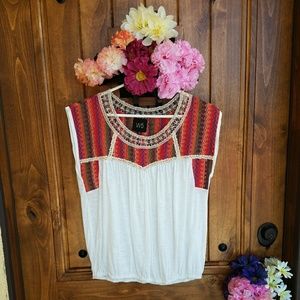 NWOT W5 EMBROIDERES BLOUSE